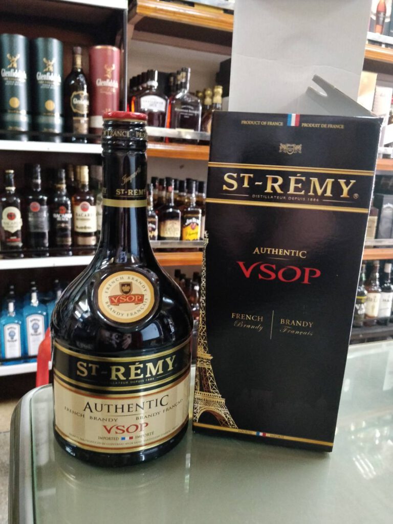 St remy vsop. Бренди Сан Реми VSOP. Бренди Сан Реми аутентик ВСОП 40%. Бренди Сан-Реми аутентик VSOP 0.7.